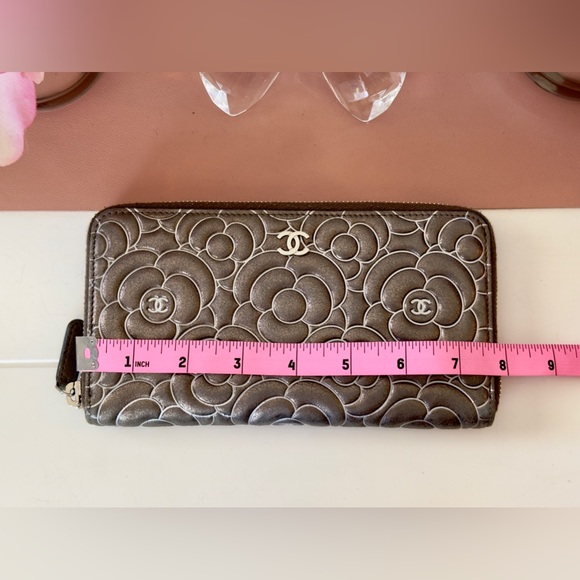 RARE Chanel Camellia Flower Long Zippy Wallet Metallic Silver - Picture 13 of 15